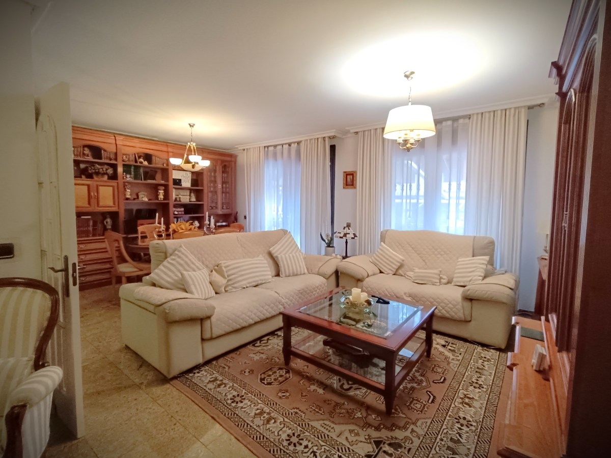 Chalet adosado en venta en calle Salvador de&nbsp;Madariaga